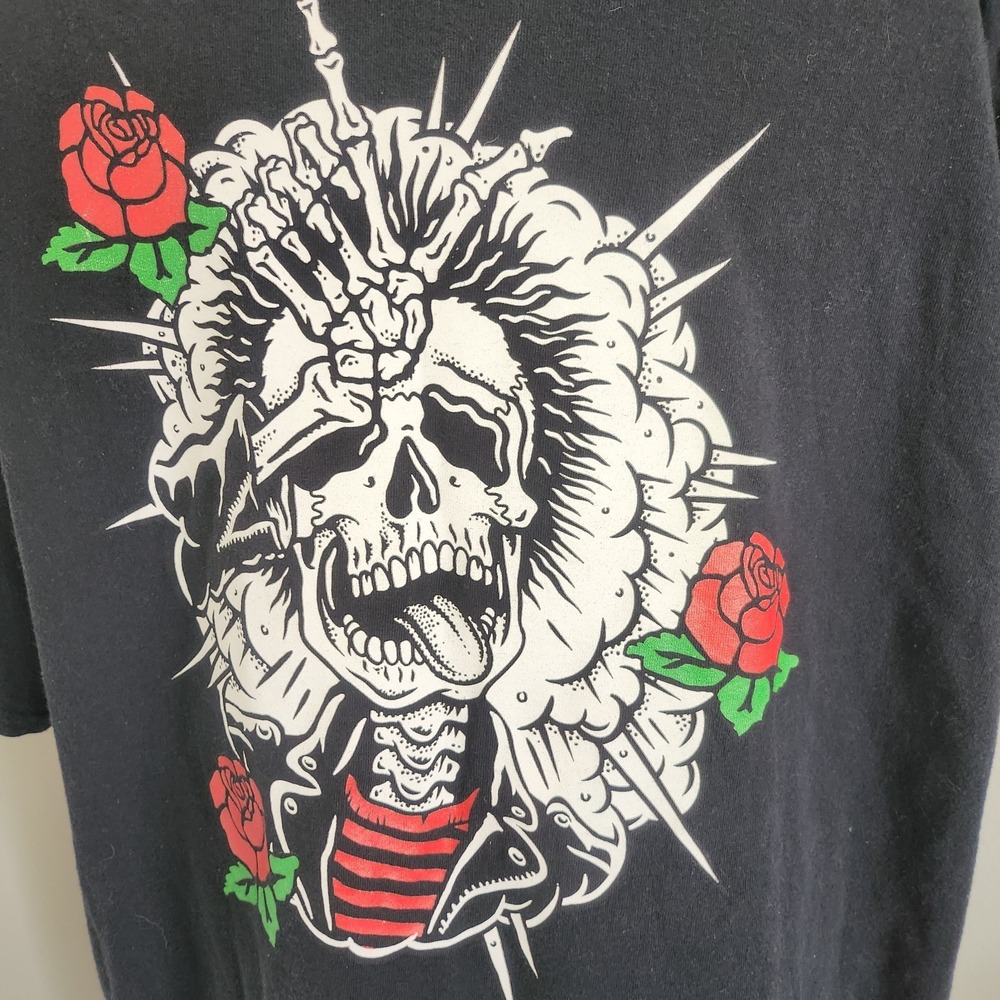 Retrofit Mens Graphic T-shirt Size XL large "loser" skull and roses on back